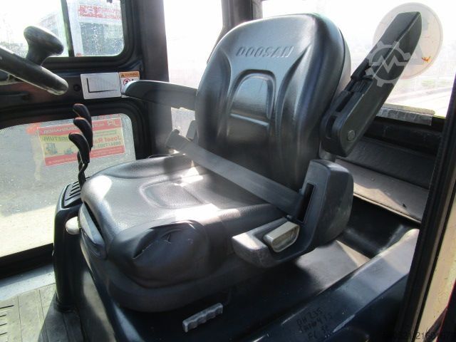 Dizelski viličarji Doosan D35C-5 Triplex-FH 4,9m + Seitenschieber