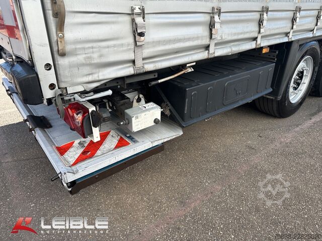 Trailer semi terbuka dengan terpal SCHMITZ CARGOBULL SCS Tautliner mit LBW / Ladebordwand Bär 2t