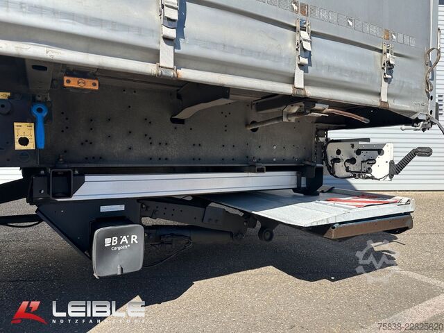 Trailer semi terbuka dengan terpal SCHMITZ CARGOBULL SCS Tautliner mit LBW / Ladebordwand Bär 2t
