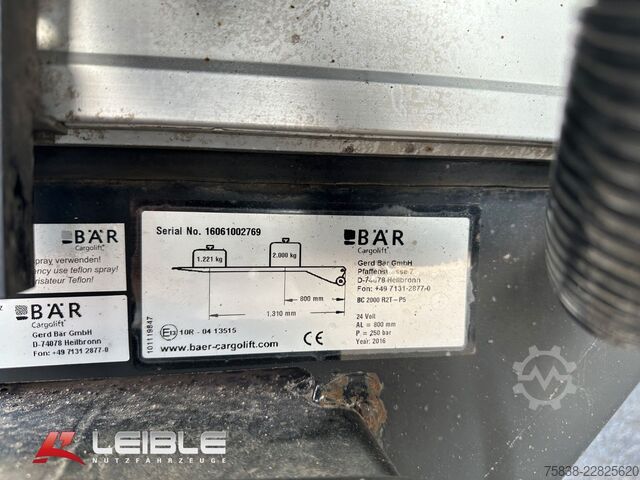 Trailer semi terbuka dengan terpal SCHMITZ CARGOBULL SCS Tautliner mit LBW / Ladebordwand Bär 2t