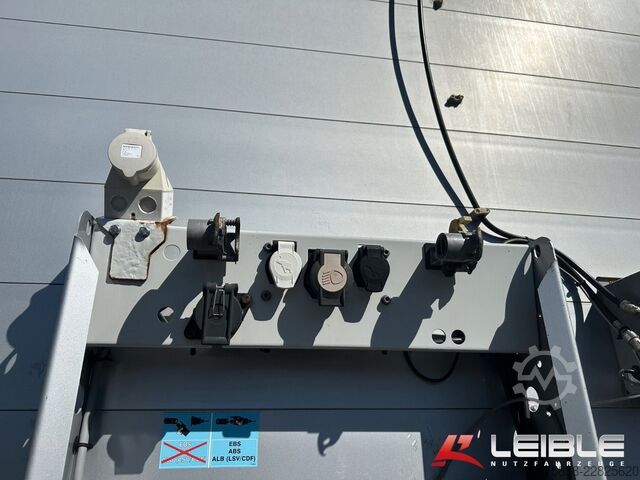 Trailer semi terbuka dengan terpal SCHMITZ CARGOBULL SCS Tautliner mit LBW / Ladebordwand Bär 2t