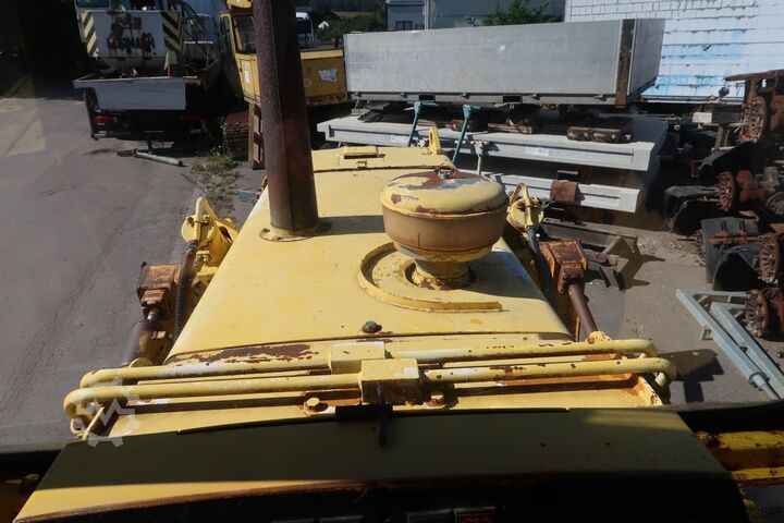 Planierraupe Hanomag K 12 DE / MF 600 C