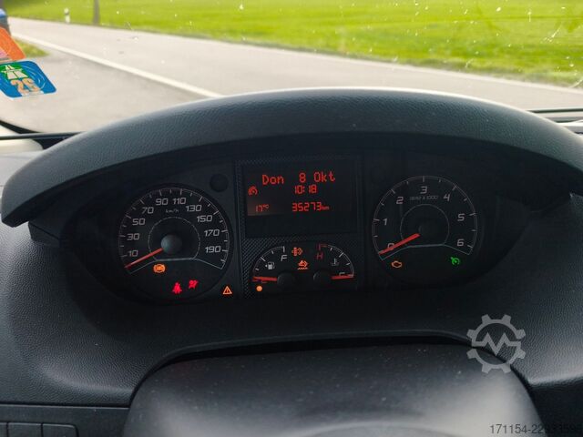 Puoliksi integroitu matkailuauto CARADO T448