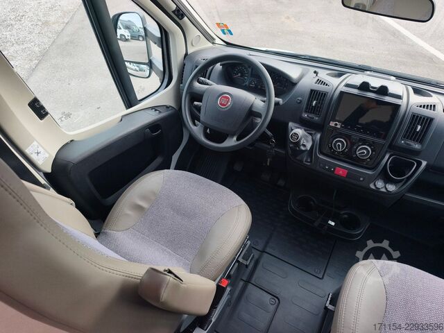 Puoliksi integroitu matkailuauto CARADO T448