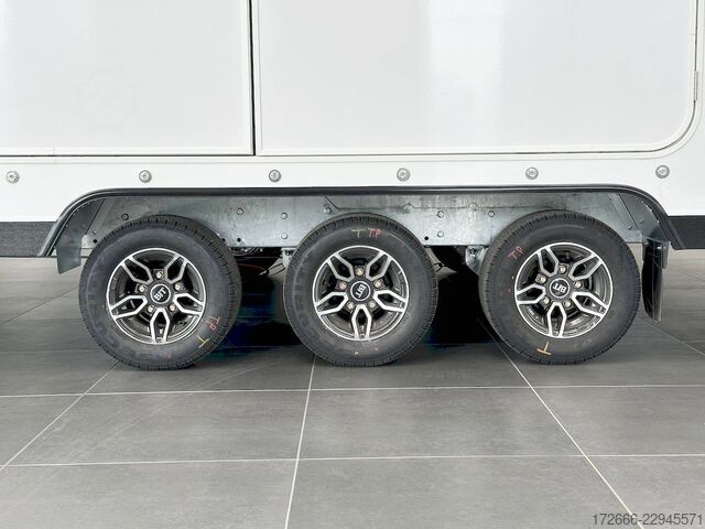 Autotransporter Brian James Trailers RACE TRANSPORTER 7 | 397-6023-35-3-10-W | TRIDEM | ZUSATZRAMPEN 600X235X199CM 3500KG GESCHLOSSENER AUTOTRAILER | WEISS