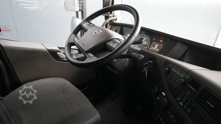 Standard-SZM Volvo FH 460 6x2 tractor unit