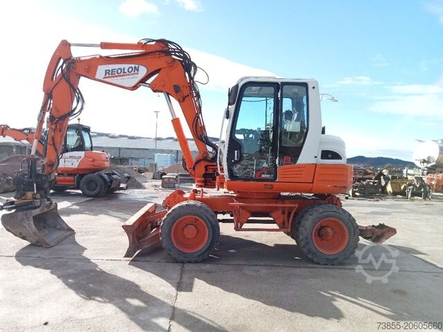Τροχοφόρος εκσκαφέας Takeuchi TB 295 W with Rototilt and 3 excavator buckets