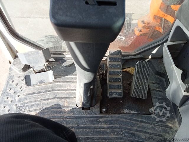 Τροχοφόρος εκσκαφέας Takeuchi TB 295 W with Rototilt and 3 excavator buckets