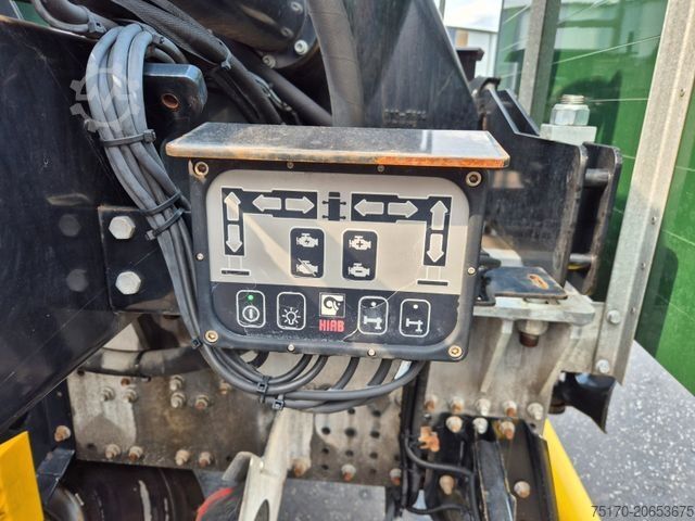 Камион со платформа MAN TGS 26.420 6x2-4 LL Hiab 177K PRO 2 Stück