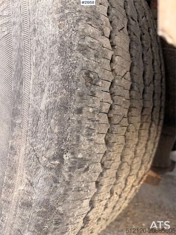 Platform römorku Tyllis L3 3-axle flatbed semi-trailer with side boards Re