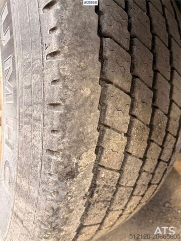 Platform römorku Tyllis L3 3-axle flatbed semi-trailer with side boards Re