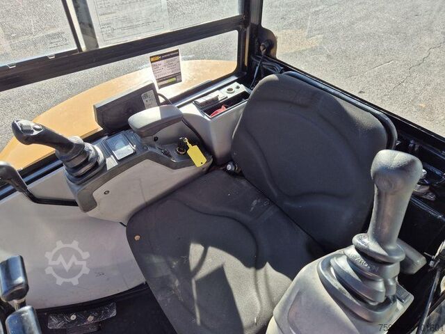  Caterpillar 302.7D