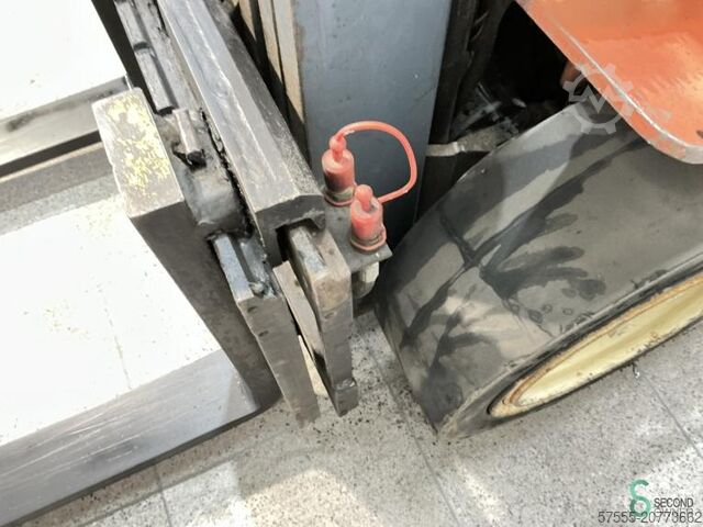 Empilhador Nissan FJ02A25