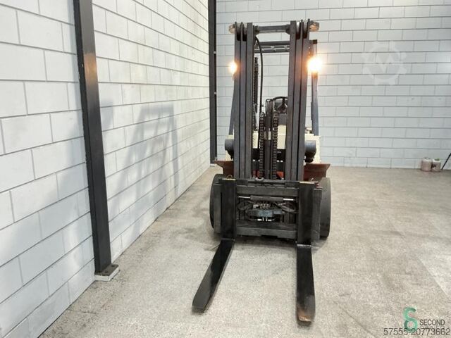 Empilhador Nissan FJ02A25