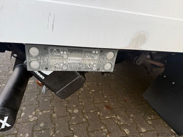Transporter mit Koffer IVECO Daily 35C16 Koffer Ladebordwand 500kg