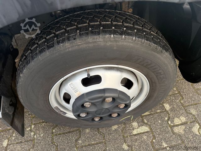 Transporter mit Koffer IVECO Daily 35C16 Koffer Ladebordwand 500kg