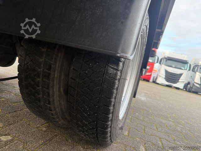 Transporter mit Koffer IVECO Daily 35C16 Koffer Ladebordwand 500kg