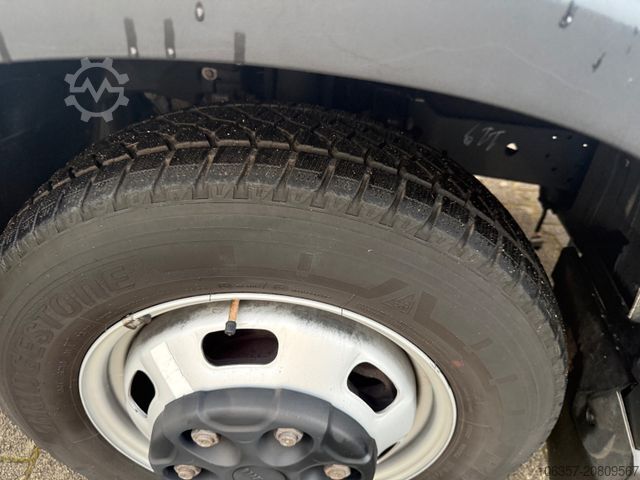 Transporter mit Koffer IVECO Daily 35C16 Koffer Ladebordwand 500kg