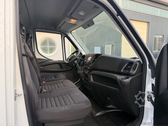 Transporter mit Koffer IVECO Daily 35C16 Koffer Ladebordwand 500kg