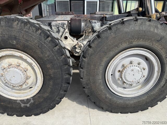 Camión volquete Perlini 131/33 Dumper 6x4