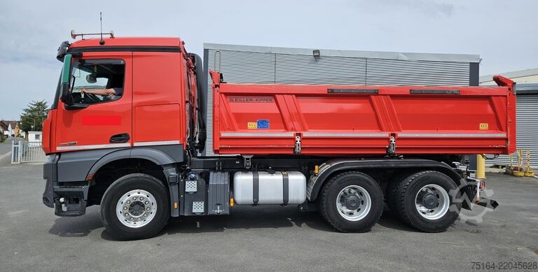 Kolmisivuinen kippiauto Mercedes-Benz Arocs 2658 LK 6x4 Bordmatik