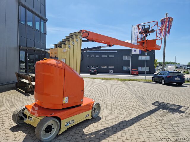 Vertikalna jarbolna radna platforma JLG T12E Plus