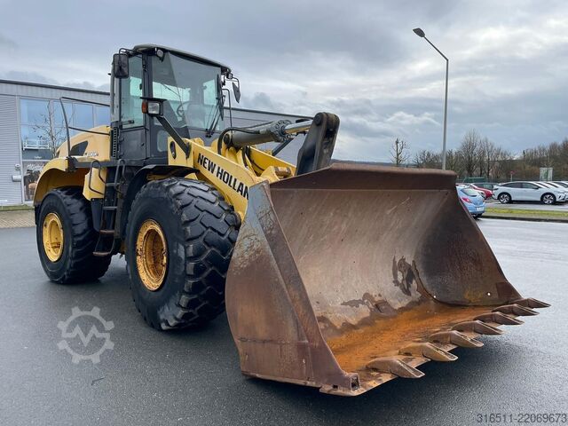 Laadur New Holland W270B