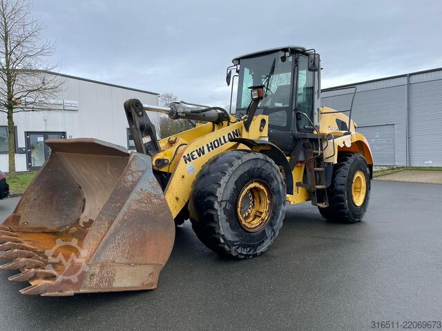 Laadur New Holland W270B