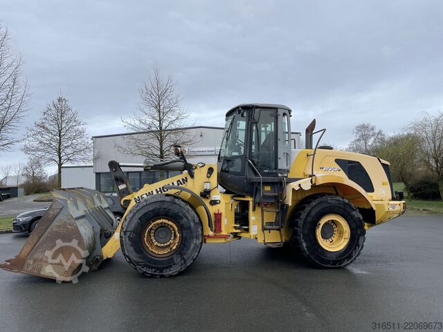Laadur New Holland W270B