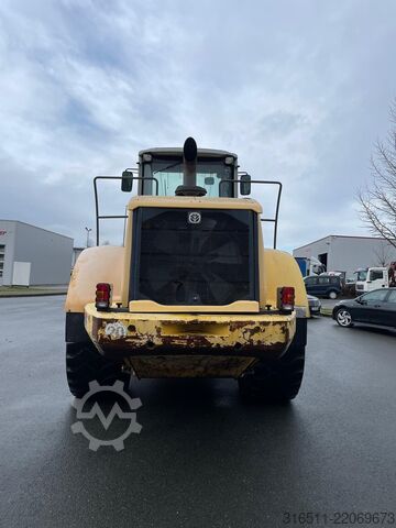 Laadur New Holland W270B