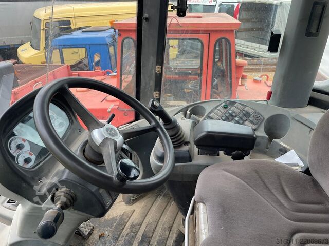 Laadur New Holland W270B