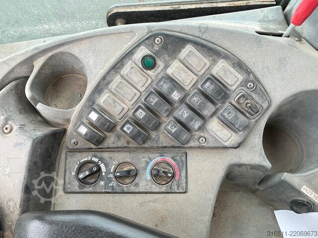 Laadur New Holland W270B