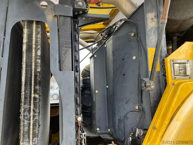 Laadur New Holland W270B