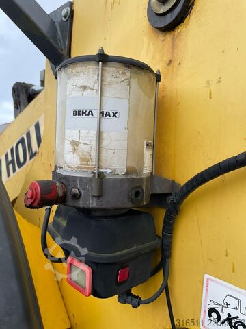Laadur New Holland W270B