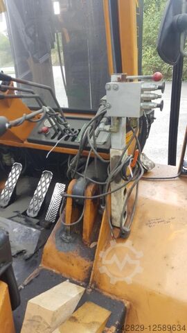 Ładowacz czołowy Heden 5680