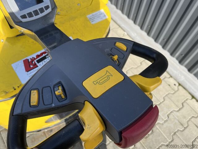 รถ stacker แบบเดินตาม Combilift CS