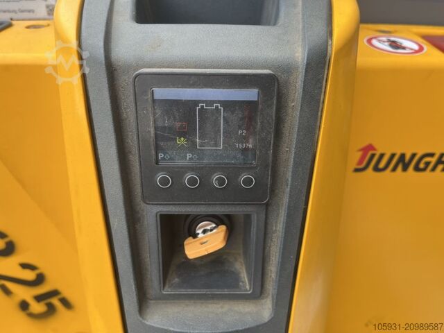 รถ stacker แบบเดินตาม Jungheinrich EJD220