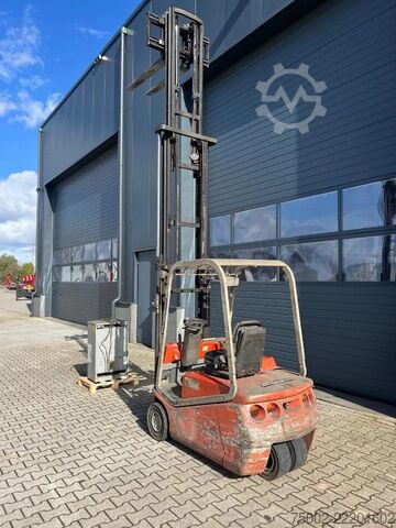 Carretilla elevadora CESAB CBE 15T  CESAB CBE 15T electric / triplex / sid...