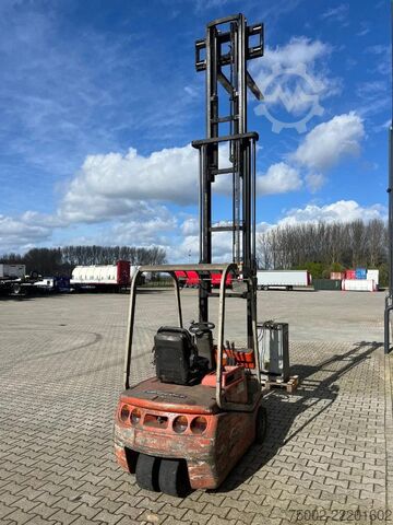 Carretilla elevadora CESAB CBE 15T  CESAB CBE 15T electric / triplex / sid...