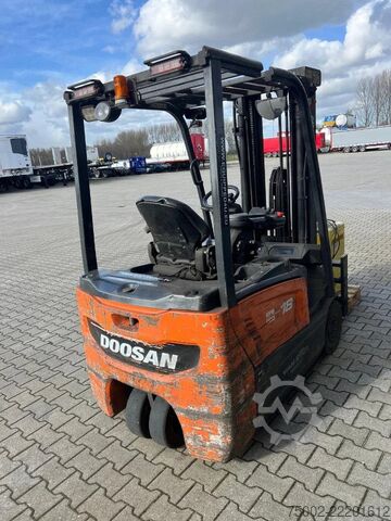 Carretilla elevadora Doosan B18-T7 triplexmast, ss electrisch