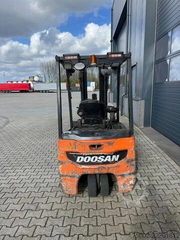 Carretilla elevadora Doosan B18-T7 triplexmast, ss electrisch