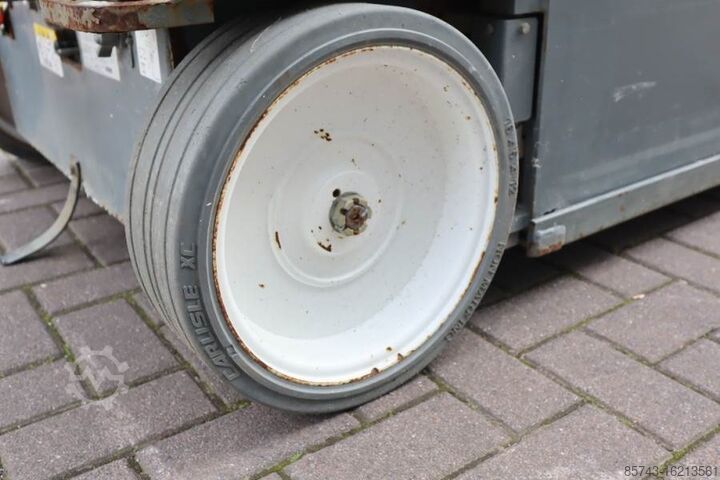 Scissor lift SkyJack SJ4626 ELECTRIC, 10M WORKING HEIGHT, 454KG CAPACIT