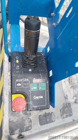 מעלית תורן אנכית Genie GR 12