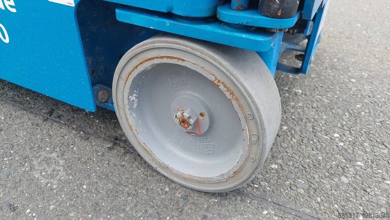 מעלית תורן אנכית Genie GR 12