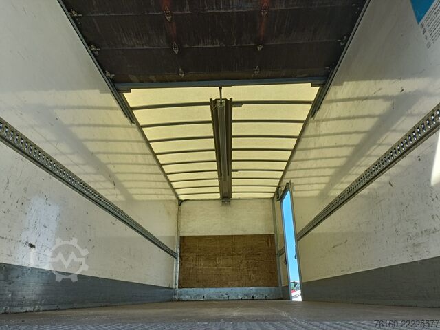 Kastenwagen mit Seitentür und Ladebordwand Iveco EUROCARGO 120E19P