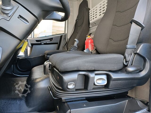 Kastenwagen mit Seitentür und Ladebordwand Iveco EUROCARGO 120E19P
