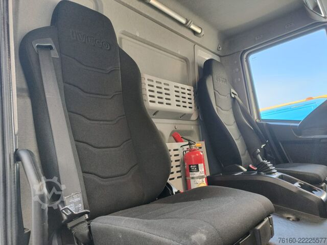 Kastenwagen mit Seitentür und Ladebordwand Iveco EUROCARGO 120E19P