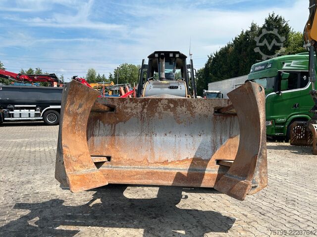 Xe lu rung CASE 1650M Raupe