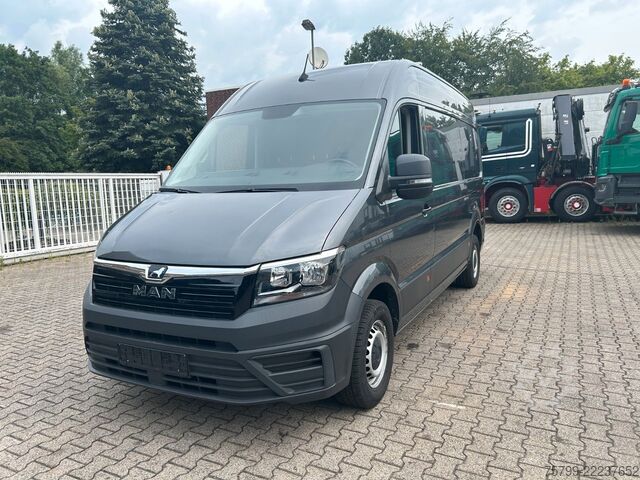 Xe van mui cao MAN TGE Kastenwagen 4x2