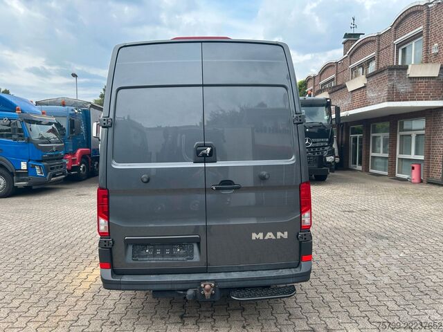 Xe van mui cao MAN TGE Kastenwagen 4x2